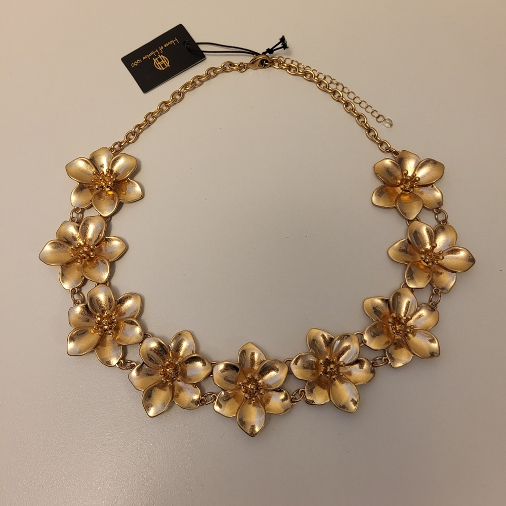 NWT House of Harlow 1960 Flower Necklace